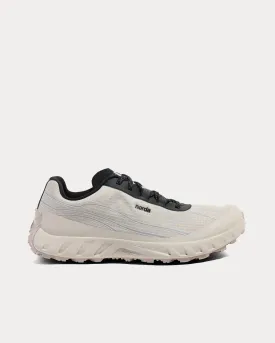 002 M Cinder Running Shoes